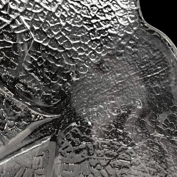 Vintage 1980s Arcoroc France Aspen 13" Wide Platter - Flower Clear Embossed Leaf - Picture 6 of 8